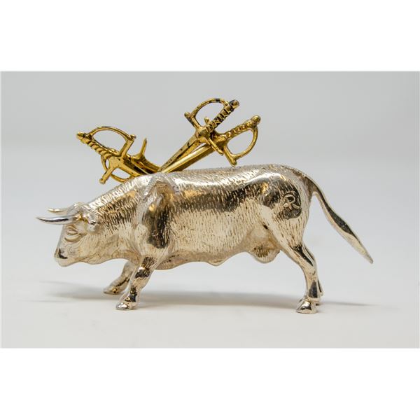 .900 SILVER TESTED COLLECTORS BULL & SWORDS, 93g