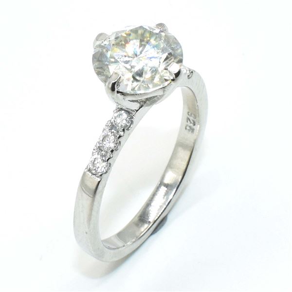 81TJ SILVER  MOISSANITE ( ROUND 7.5 & 1.5 MM) RING