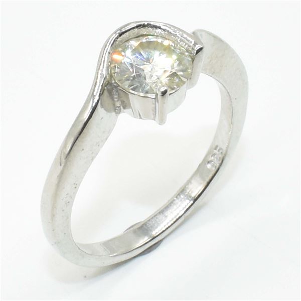 82TJ SILVER  MOISSANITE ( ROUND 7X7 MM) RING