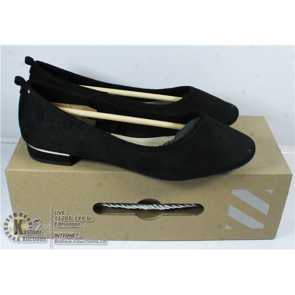 NEW PAIR OF CHELESEE SIZE 8 BLACK SHOES.