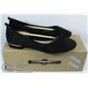 Image 1 : NEW PAIR OF CHELESEE SIZE 8 BLACK SHOES.