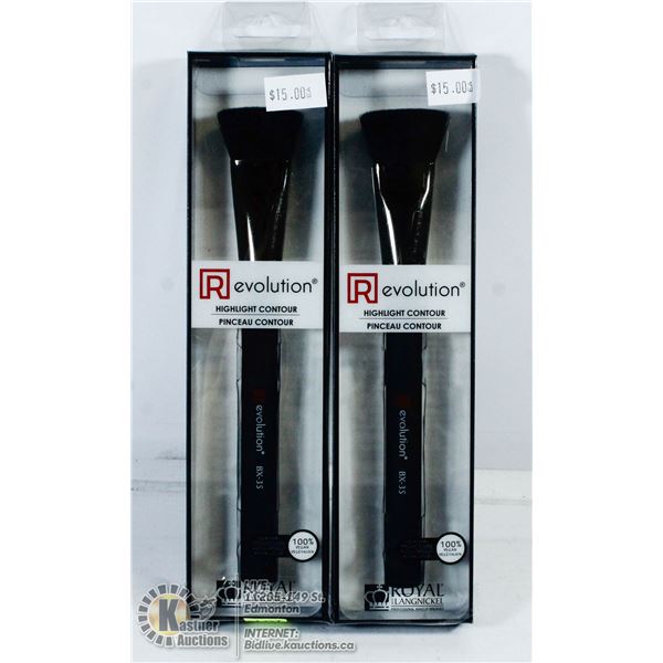 LOT OF TWO FLAT FLUFF BRUSHES.