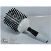 Image 1 : NEW ARTEGO LARGE ROUND ANTI STATIC ION BRUSH.