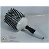 Image 1 : NEW ARTEGO LARGE ROUND ANTI STATIC ION BRUSH.