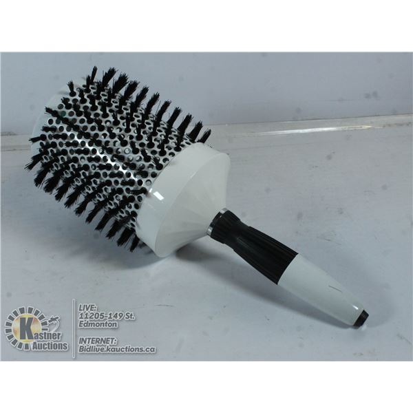 NEW ARTEGO LARGE ROUND ANTI STATIC ION BRUSH.