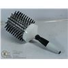 Image 1 : NEW ARTEGO LARGE ROUND ANTI STATIC ION BRUSH.