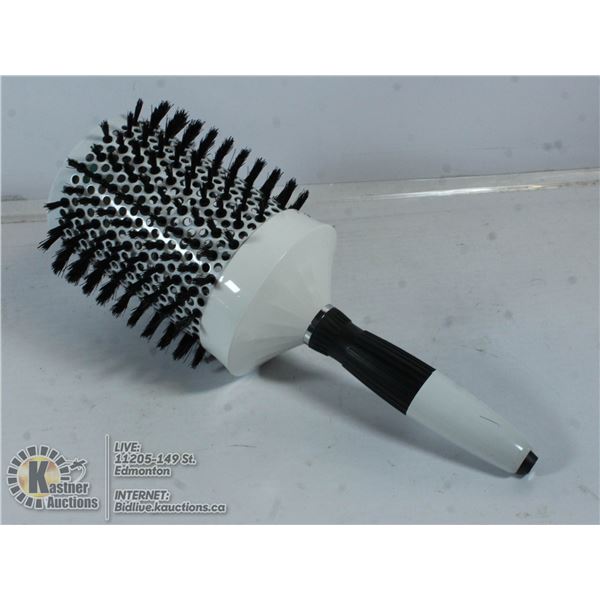 NEW ARTEGO LARGE ROUND ANTI STATIC ION BRUSH.