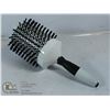Image 1 : NEW ARTEGO LARGE ROUND ANTI STATIC ION BRUSH.