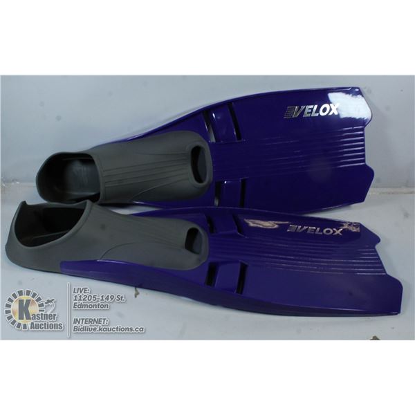 XL SWIMMING FLIPPERS.