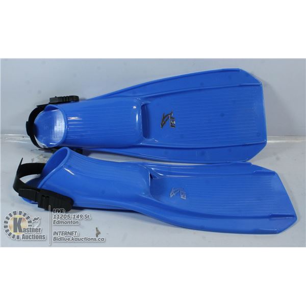 L SWIMMING FLIPPERS.