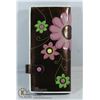 Image 1 : SHAGWEAR WALLET FLOWERS.