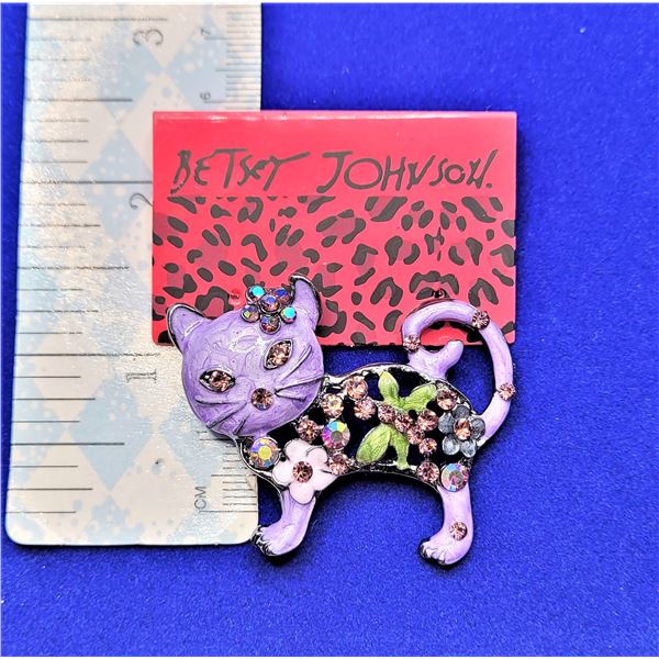 4)  FROM DESIGNER BETESY JOHNSON