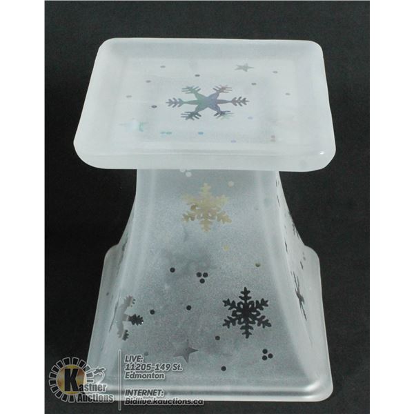 PARTY LIGHT SNOWY NIGHTS CANDLE HOLDER.
