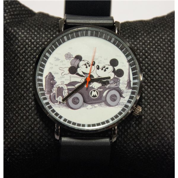 MINNIE AND MICKEY MOUSE QUARTZ MOVEMENT WATCH