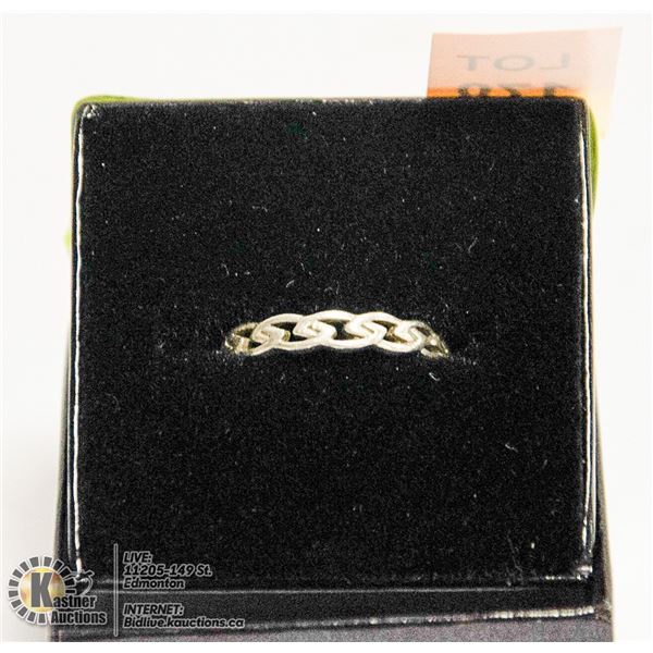 VINTAGE .925 STERLING SILVER CHAIN BAND RING SZ 8