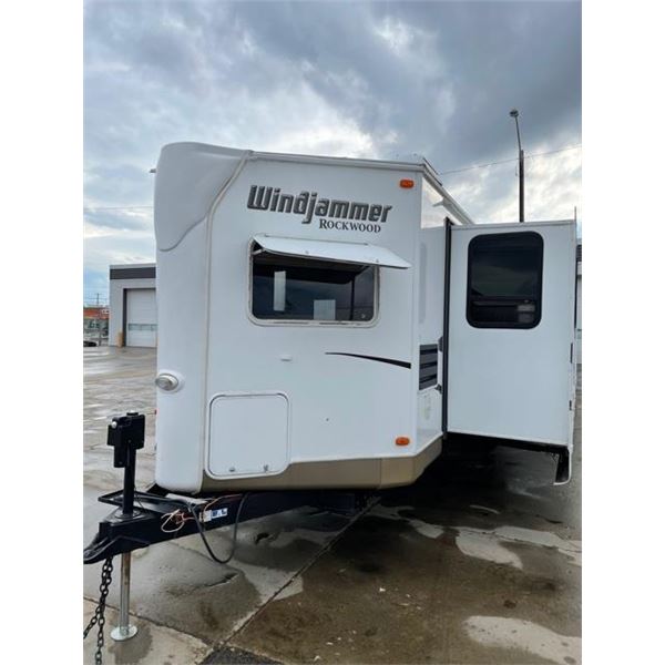2015 ROCKWOOD WINDJAMMER 3008W TRAILER