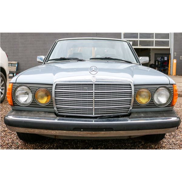 1984 MERCEDES-BENZ 300D TURBO