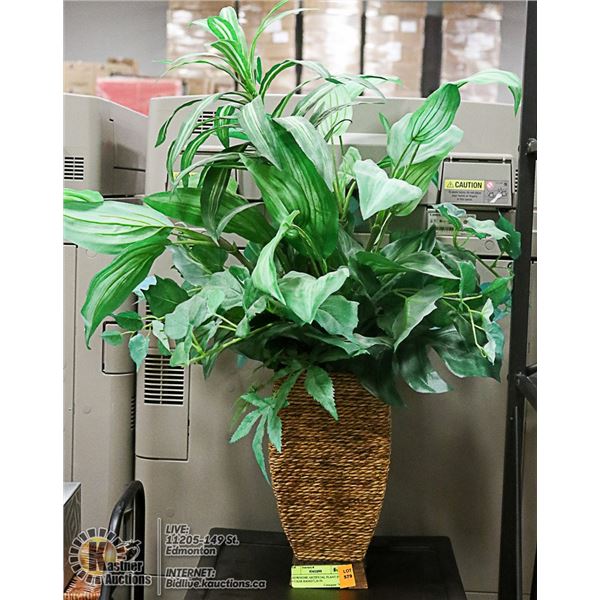 SHOWHOME ARTIFICIAL PLANT IN WICKER BASKET 26 "