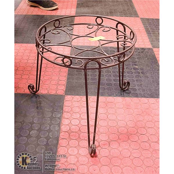 ROUND WROUGHT IRON PLANT STAND