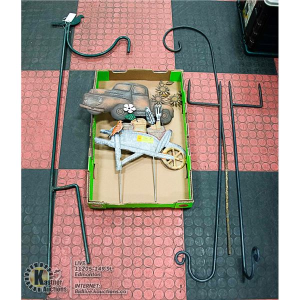 4 METAL GARDEN BASKET HANGERS & 2 METAL DECORATIVE