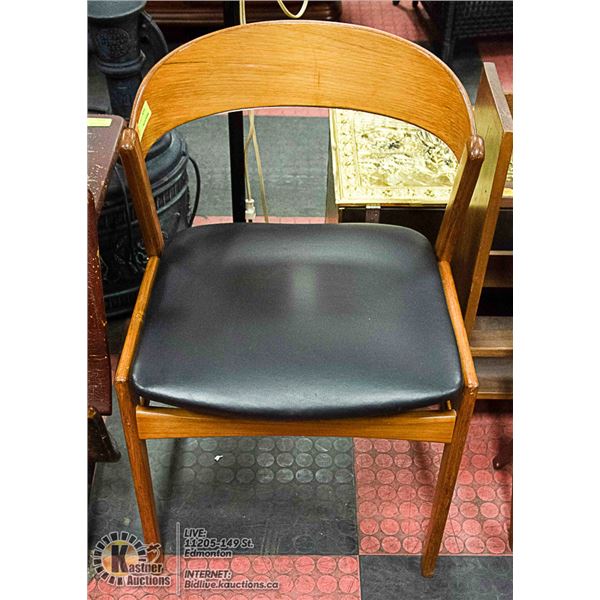 VINTAGE WOOD & LEATHERETTE CHAIR