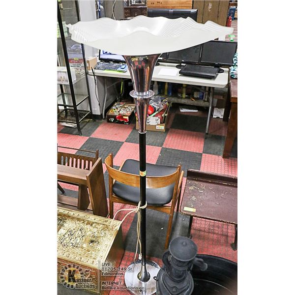 VINTAGE BLACK & CHROME FLOOR LAMP