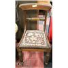 Image 1 : ANTIQUE CHAIR