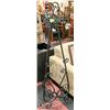 Image 1 : 5 FOOT WROUGHT IRON FLOOR EASEL TO DISPLAY QUALITY