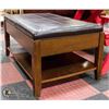 Image 1 : WOOD AND PADDED COFFEE FOOT TABLE
