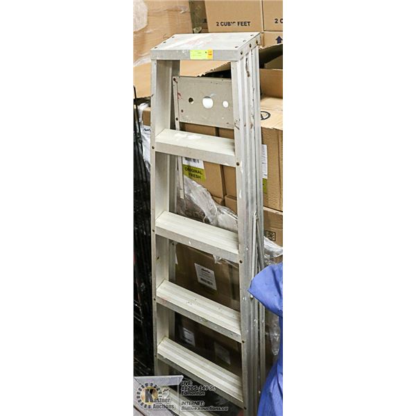 ALUMINUM LADDER 5'