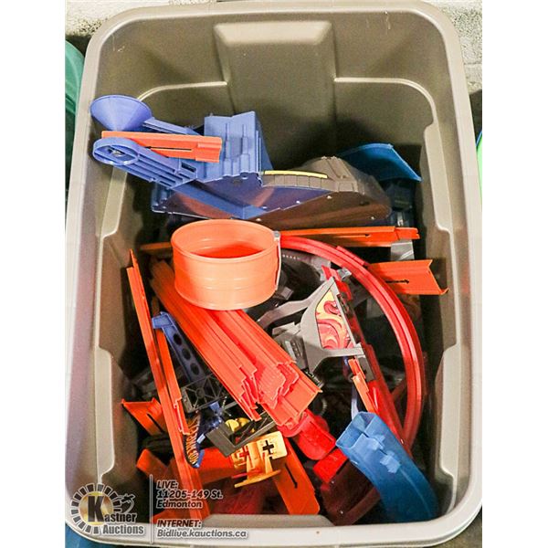 TOTE FULL OF HOT WHEELS TRACKS AND CARS