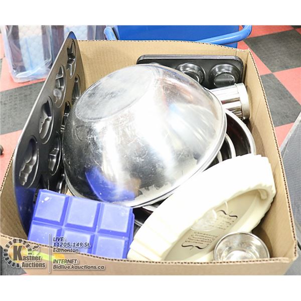 LOT OF KITCHEN METALWARE