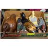 Image 1 : TRAY LOT OF 5 WOOD AND CLAY DUCKS