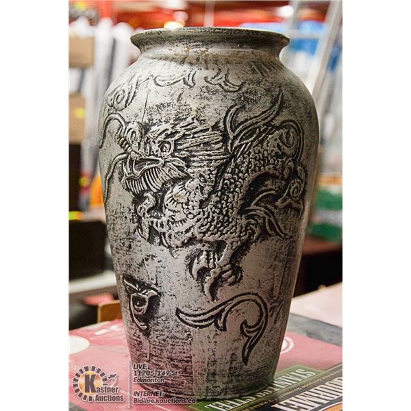 MEDALTA DRAGON VASE