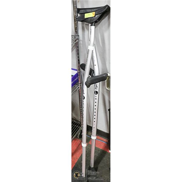 ADJUSTABLE MOBIL LEGS CRUTCHES LIGHTWEIGHT