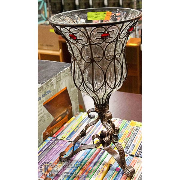 SHOWHOME VINTAGE STYLE GLASS ON METAL STAND