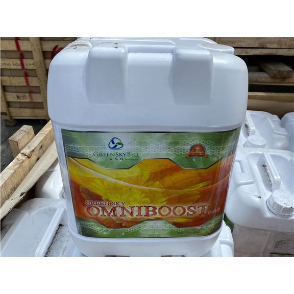 CRATE OF GREEN SKY BIO 'OMNIBOOST' FERTILIZER, 24 X 24 LITRE JUGS, TOTAL OF 576 LITRES.