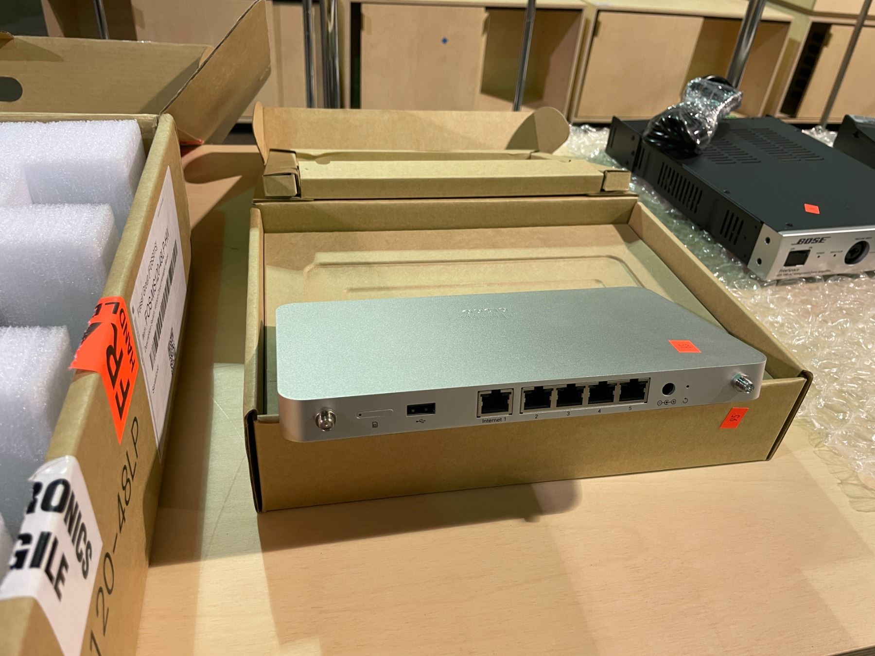 CISCO GIGABIT SWITCH WITH POWER & CISCO MERAKI MX67C CELLULAR ...