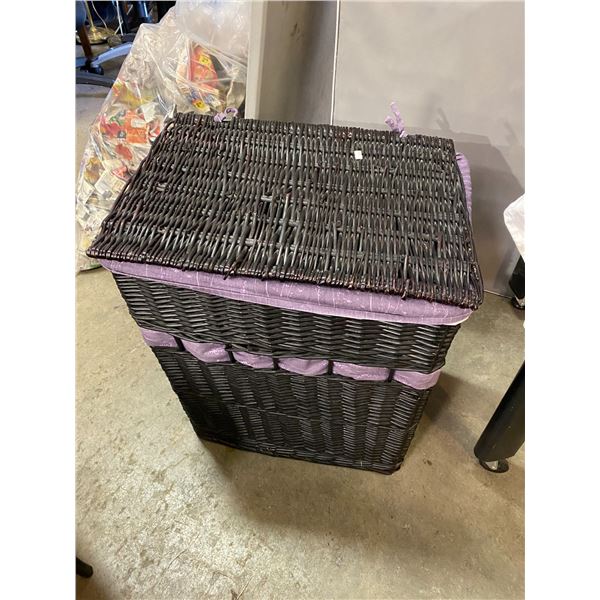 Laundry hamper