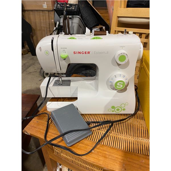 Singer sewing machine Esteem ll