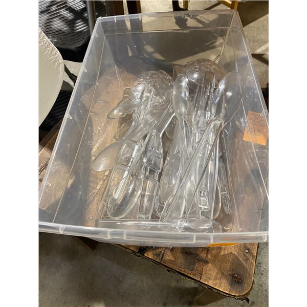 Plastic tongs and sooons