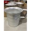 Image 2 : Measuring cups