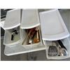 Image 1 : 3 containers of kitchen utensils