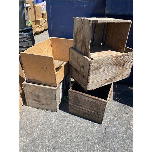 Lot wood crates