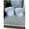 Image 1 : 5 buckets with bottle openers