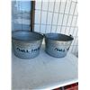 Image 1 : Two buckets