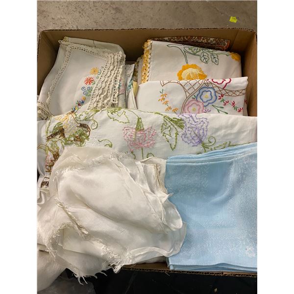 Lot of vintage linens