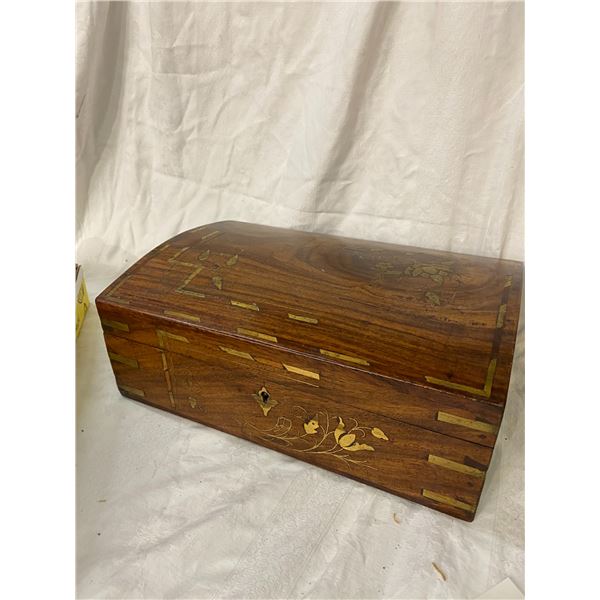 Wood jewelry box