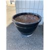 Image 1 : Planter pot