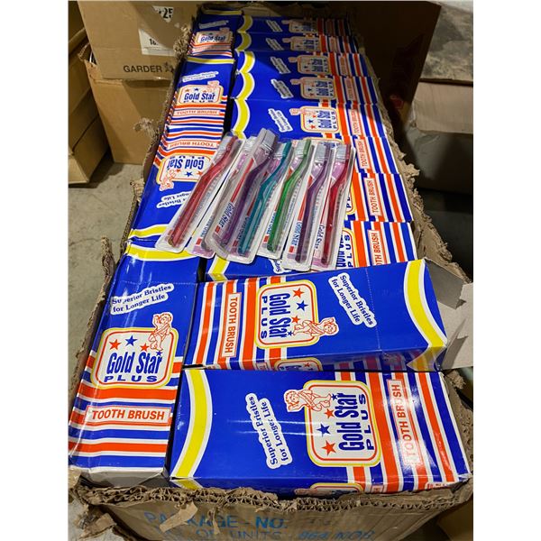 2 cases tooth brushes